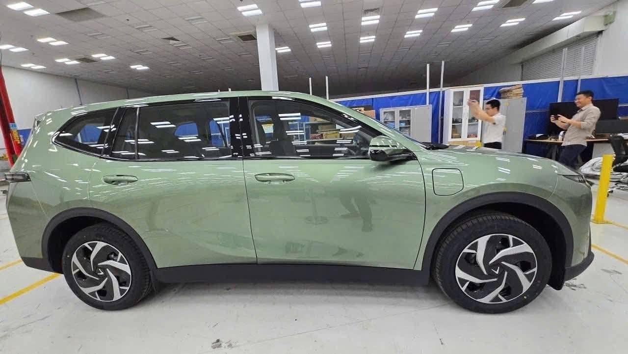 VinFast Limo Green - 3
