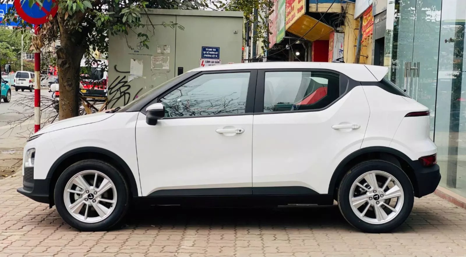 Vẻ đẹp cá tính, đậm chất SUV của VinFast VF 5 khi nhìn ngang.